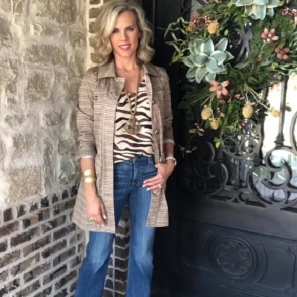 CAbi Zebra Print Ruffle Flutter Sleeve Blouse Style #3771 Brown Cream NW… - Picture 8 of 8